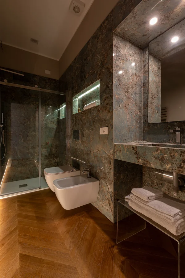 Twins Luxury 2 Bedroom Apartment - Image 5