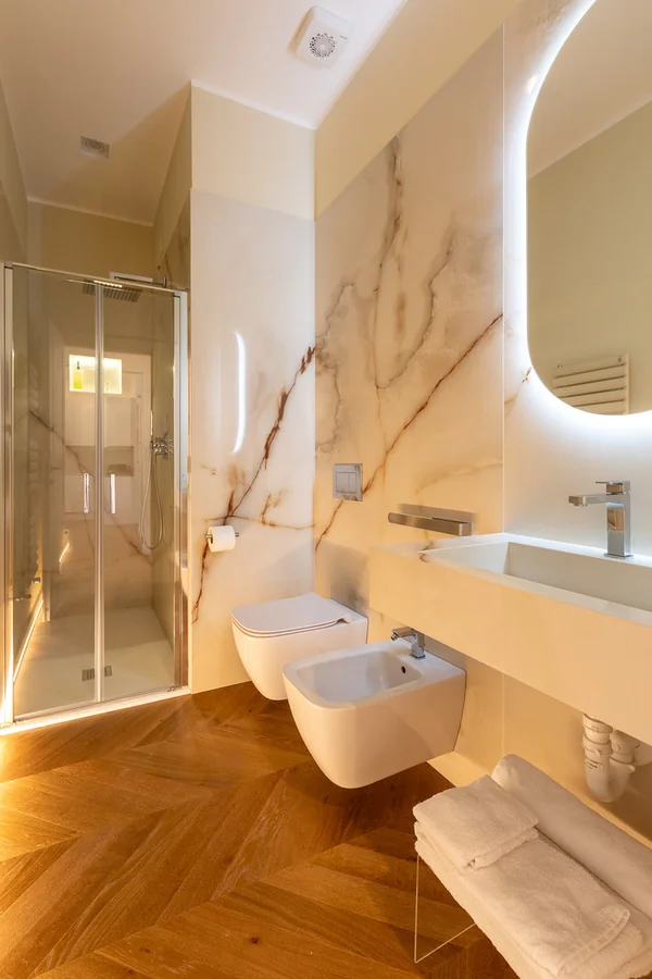Twins Luxury 2 Bedroom Apartment - Image 3
